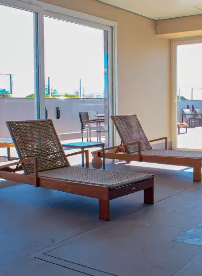 Espreguiçadeiras para Área de Piscina Interna | Fibrillare