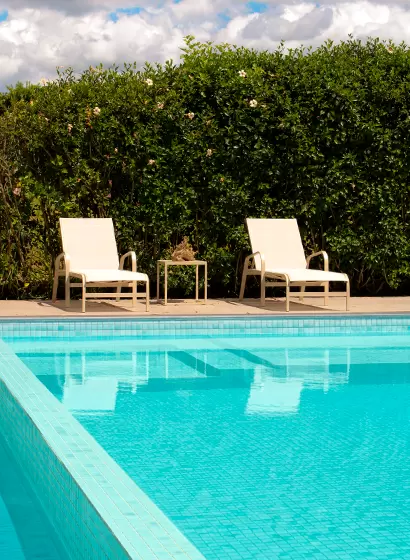 Espreguiçadeiras para Piscina: Design e Conforto | Fibrillare