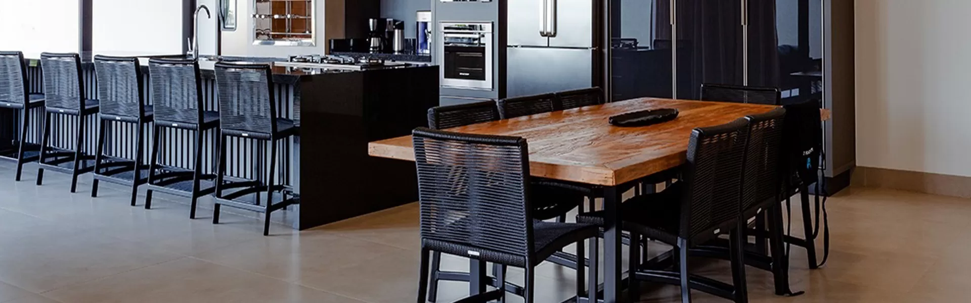 A Perfeita Harmonia entre Sala de Jantar e Área Gourmet
