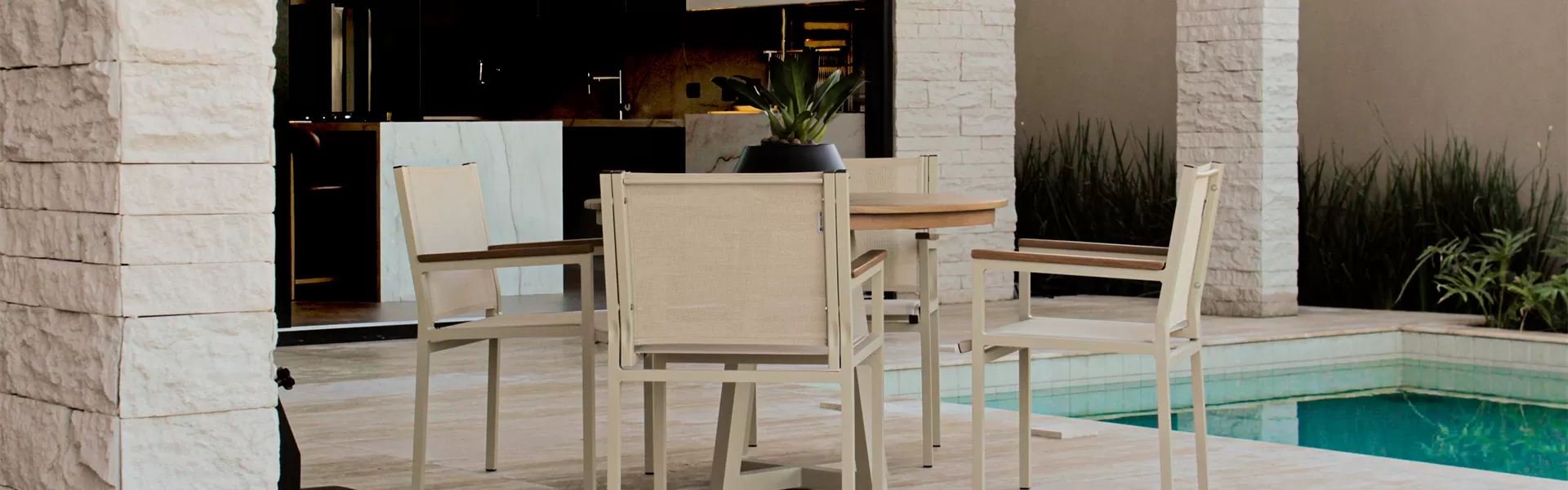 Mesa e Cadeiras em Tela Sling