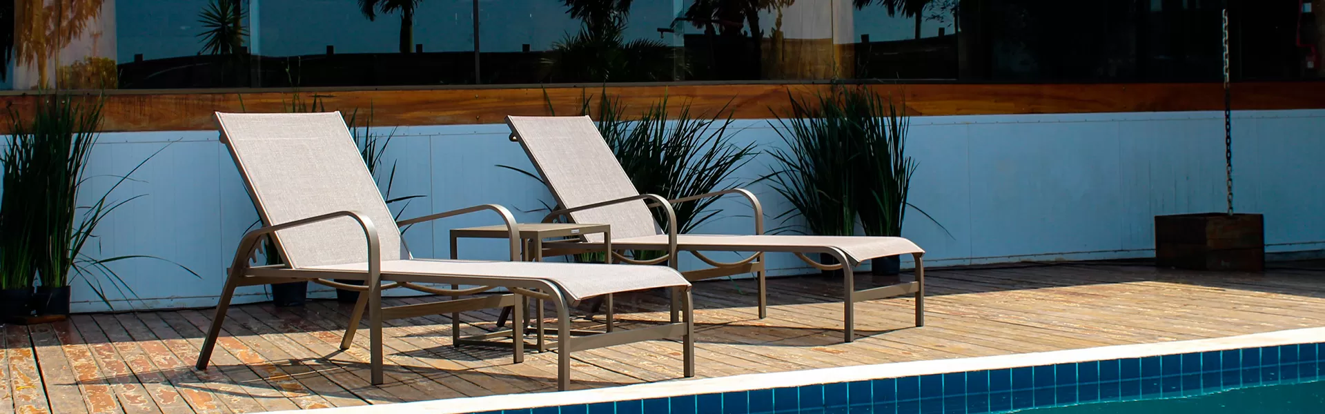 Móveis para Área Externa e Piscina de Alto Padrão | Viva o Verão Fibrillare