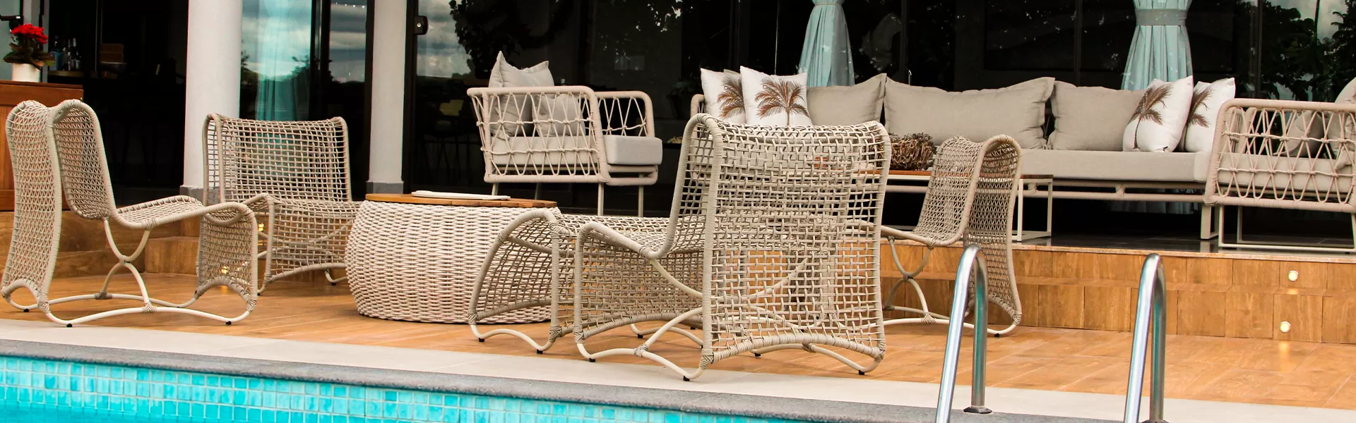 Móveis para Área de Lazer Completa: Piscina e Varanda | Fibrillare