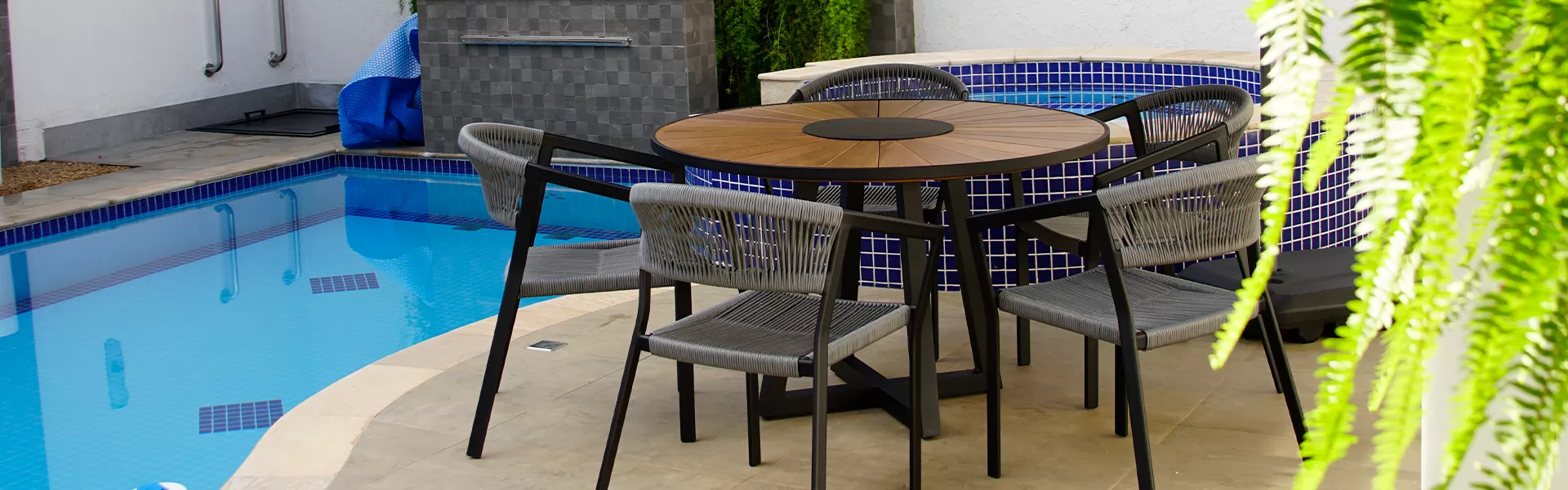 Móveis para Área Gourmet e Varandas: Mesa Redonda Com Cadeiras Em Corda Náutica| Fibrillare