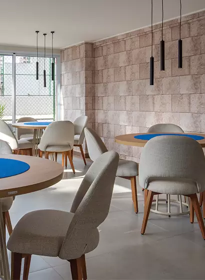 Móveis Elegantes e Funcionais para Ambientes Internos Modernos